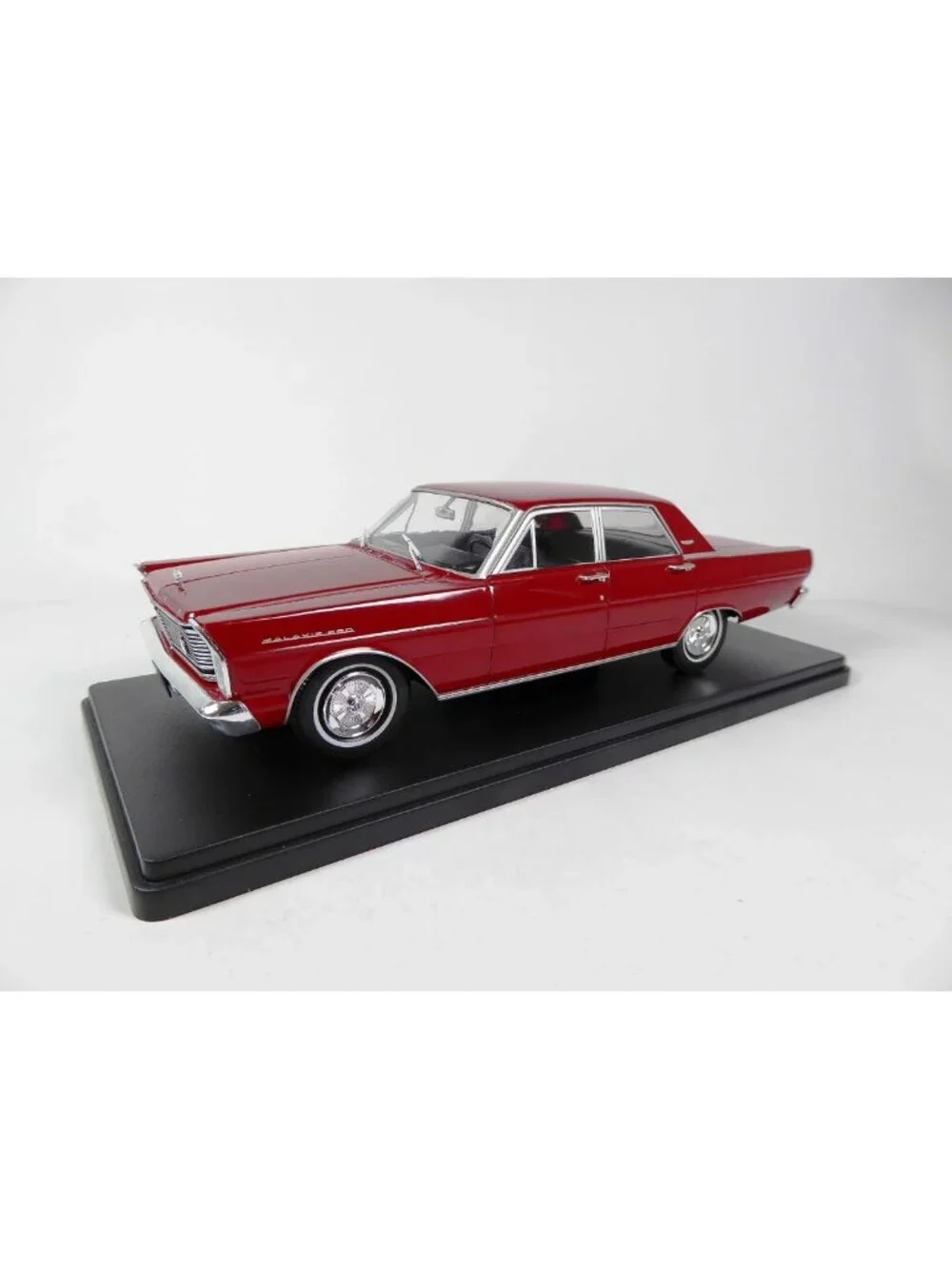 1965 Ford Galaxie 500 Miniature Car Model 1/24 Scale Collectible Toy Vehicle